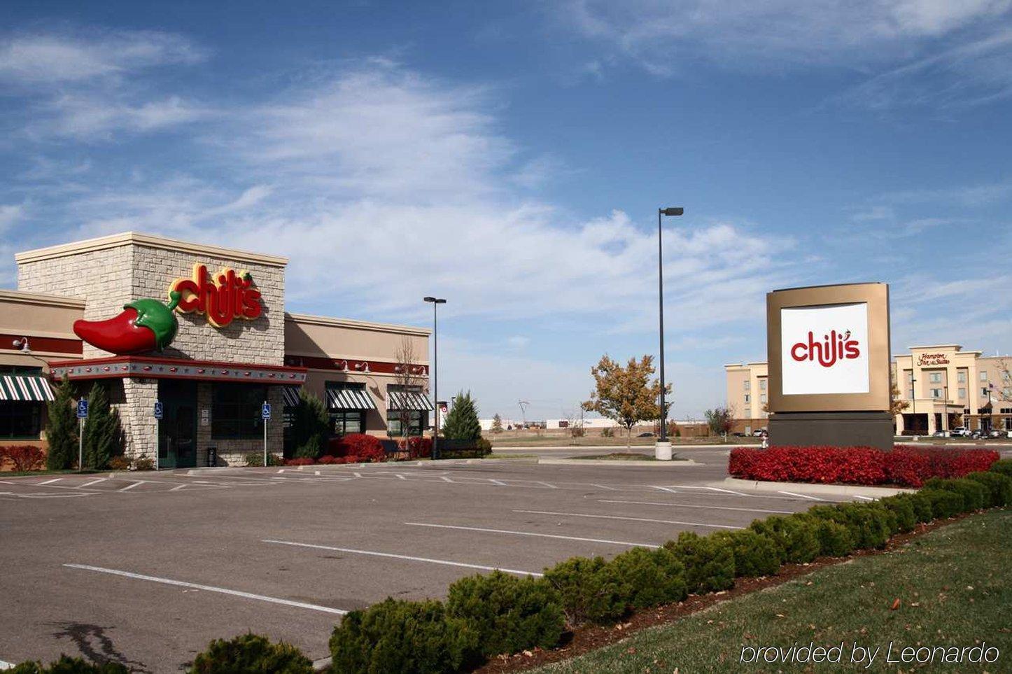 Hampton Inn & Suites Wichita-Northeast Servis gambar