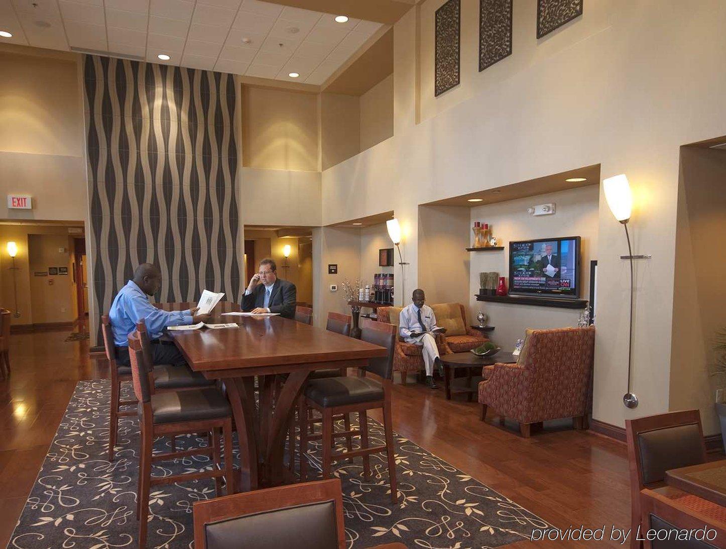 Hampton Inn & Suites Wichita-Northeast Restoran gambar