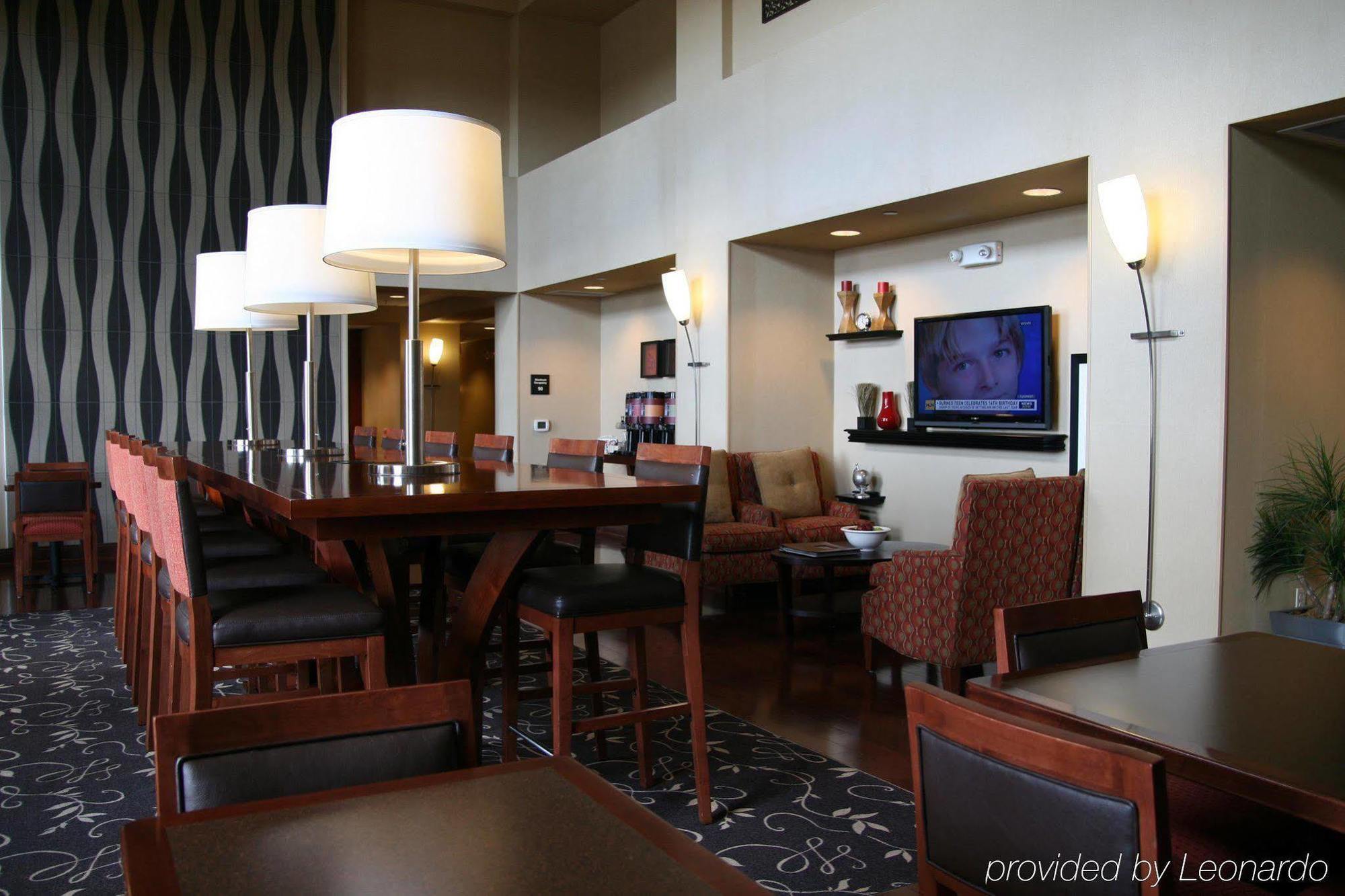 Hampton Inn & Suites Wichita-Northeast Restoran gambar