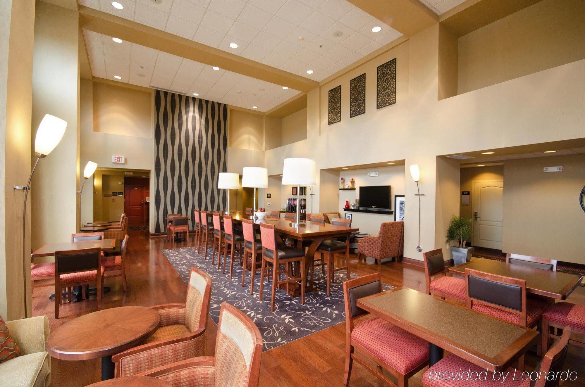 Hampton Inn & Suites Wichita-Northeast Restoran gambar