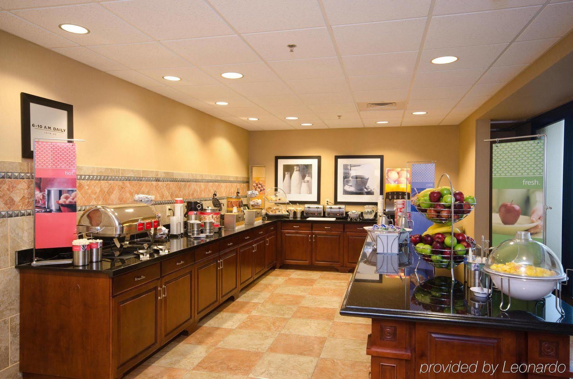 Hampton Inn & Suites Wichita-Northeast Restoran gambar